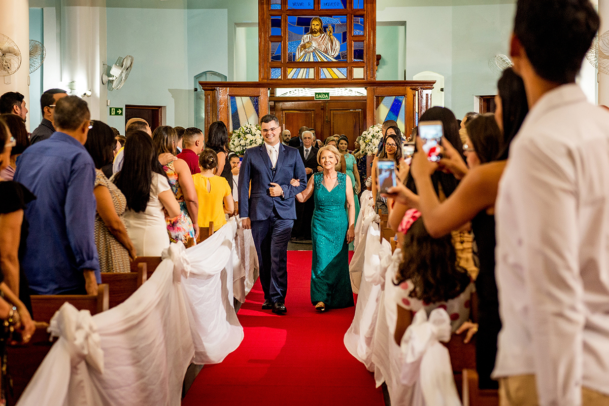 casais fotografos, vestido de noiva, terno de noivo, fotografos em cubatão, festa de casamento no acic, acic cubatão, claudia cordeiro decoração, decoração clean, decoração dourado com branco, noivas andrea coiffeur