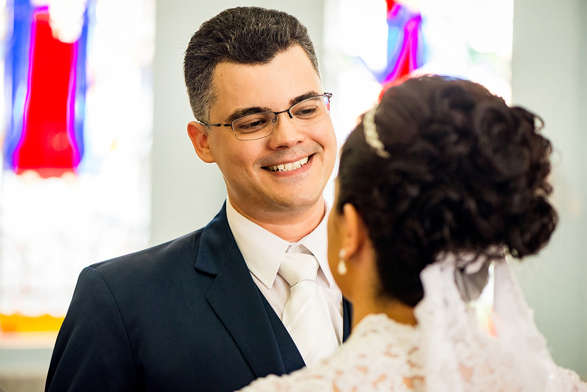 casais fotografos, vestido de noiva, terno de noivo, fotografos em cubatão, festa de casamento no acic, acic cubatão, claudia cordeiro decoração, decoração clean, decoração dourado com branco, noivas andrea coiffeur