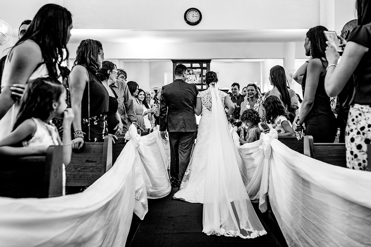 casais fotografos, vestido de noiva, terno de noivo, fotografos em cubatão, festa de casamento no acic, acic cubatão, claudia cordeiro decoração, decoração clean, decoração dourado com branco, noivas andrea coiffeurcasais fotografos, vestido de noiva, ter