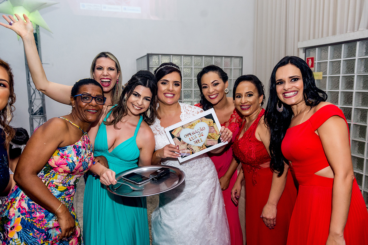 casais fotografos, vestido de noiva, terno de noivo, fotografos em cubatão, festa de casamento no acic, acic cubatão, claudia cordeiro decoração, decoração clean, decoração dourado com branco, noivas andrea coiffeur