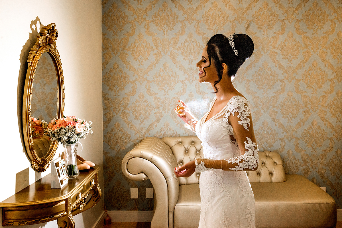 casais fotografos, vestido de noiva, terno de noivo, fotografos em cubatão, festa de casamento no acic, acic cubatão, claudia cordeiro decoração, decoração clean, decoração dourado com branco, longe mariana assis