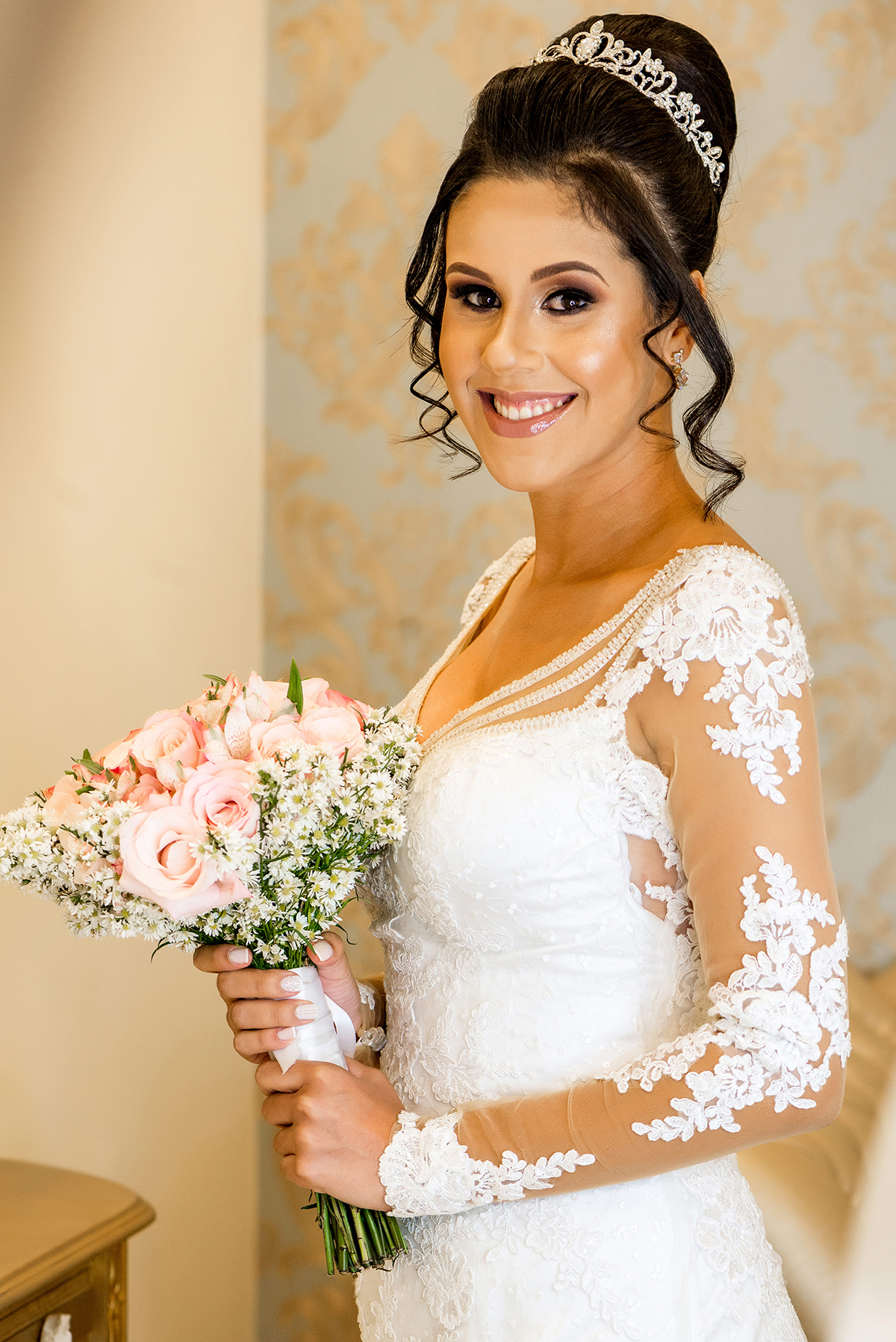 casais fotografos, vestido de noiva, terno de noivo, fotografos em cubatão, festa de casamento no acic, acic cubatão, claudia cordeiro decoração, decoração clean, decoração dourado com branco, longe mariana assis