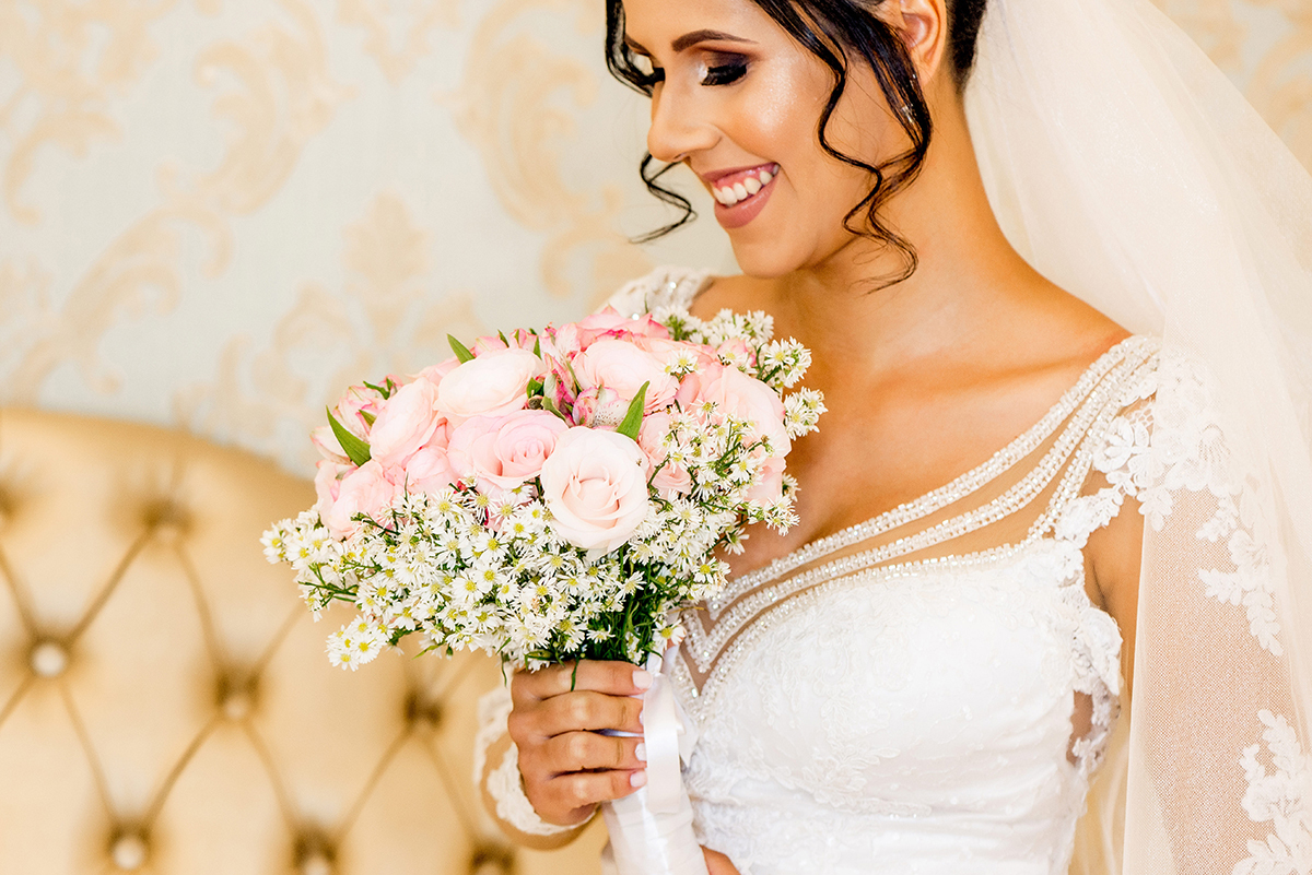 casais fotografos, vestido de noiva, terno de noivo, fotografos em cubatão, festa de casamento no acic, acic cubatão, claudia cordeiro decoração, decoração clean, decoração dourado com branco, longe mariana assis