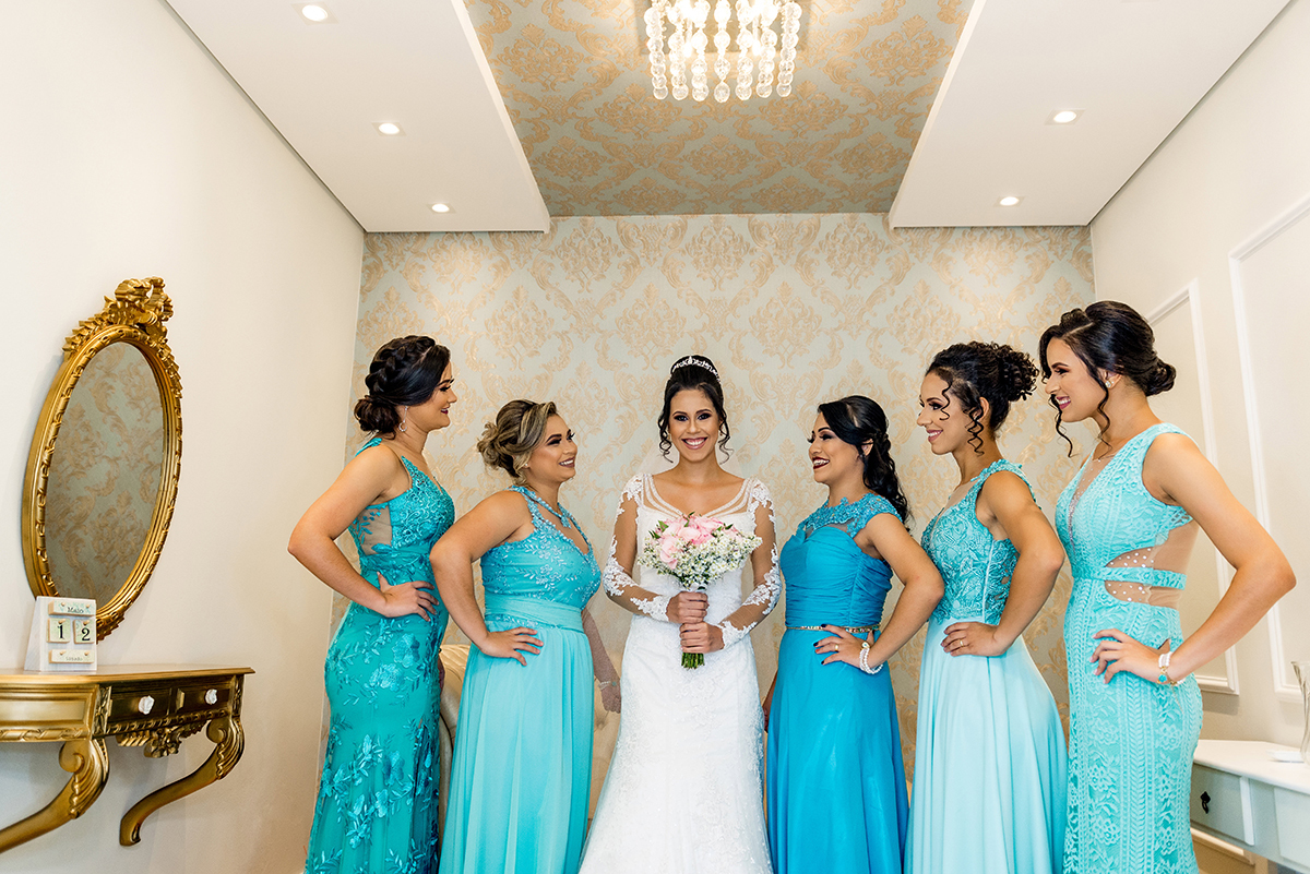 casais fotografos, vestido de noiva, terno de noivo, fotografos em cubatão, festa de casamento no acic, acic cubatão, claudia cordeiro decoração, decoração clean, decoração dourado com branco, longe mariana assis