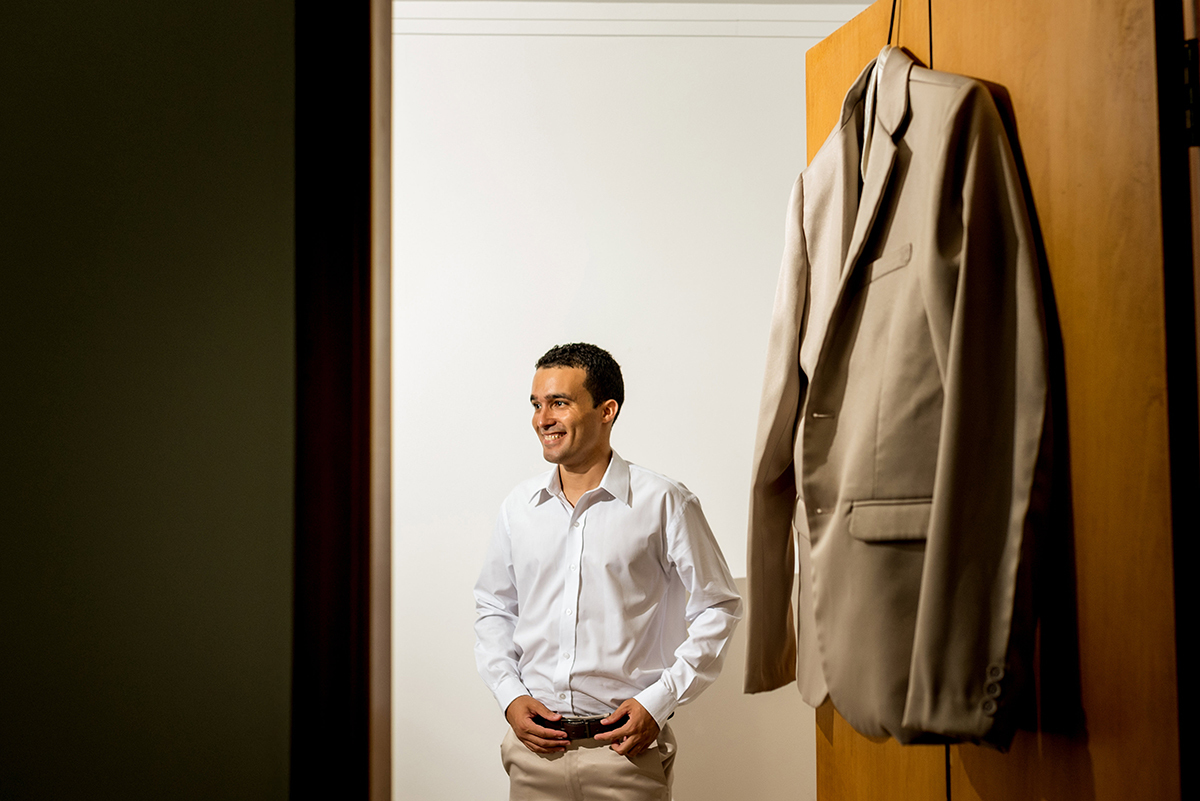 casais fotografos, vestido de noiva, terno de noivo, fotografos em cubatão, festa de casamento no acic, acic cubatão, claudia cordeiro decoração, decoração clean, decoração dourado com branco, acic cubatão