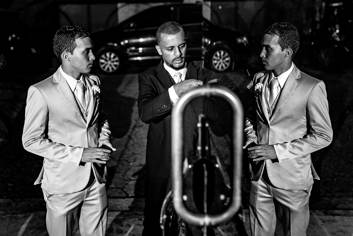 casais fotografos, vestido de noiva, terno de noivo, fotografos em cubatão, festa de casamento no acic, acic cubatão, claudia cordeiro decoração, decoração clean, decoração dourado com branco, acic cubatão