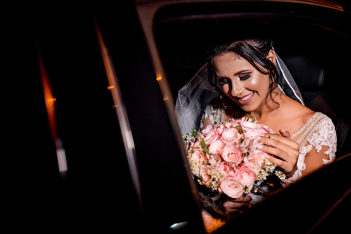 casais fotografos, vestido de noiva, terno de noivo, fotografos em cubatão, festa de casamento no acic, acic cubatão, claudia cordeiro decoração, decoração clean, decoração dourado com branco, acic cubatão