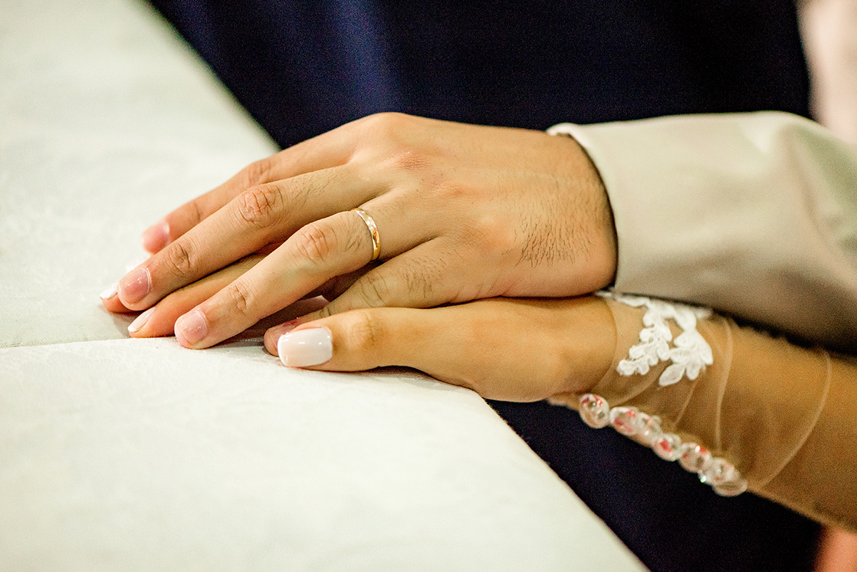 casais fotografos, vestido de noiva, terno de noivo, fotografos em cubatão, festa de casamento no acic, acic cubatão, claudia cordeiro decoração, decoração clean, decoração dourado com branco, acic cubatão