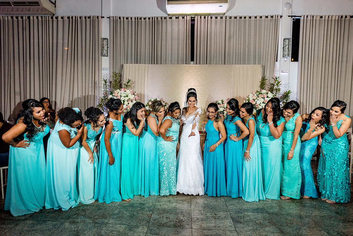 casais fotografos, vestido de noiva, terno de noivo, fotografos em cubatão, festa de casamento no acic, acic cubatão, claudia cordeiro decoração, decoração clean, decoração dourado com branco, noivos na bolsa do cafe, claudia cordeiro decoração, duda dec 
