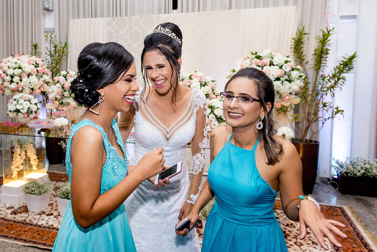 casais fotografos, vestido de noiva, terno de noivo, fotografos em cubatão, festa de casamento no acic, acic cubatão, claudia cordeiro decoração, decoração clean, decoração dourado com branco, noivos na bolsa do cafe, claudia cordeiro decoração, duda dec 