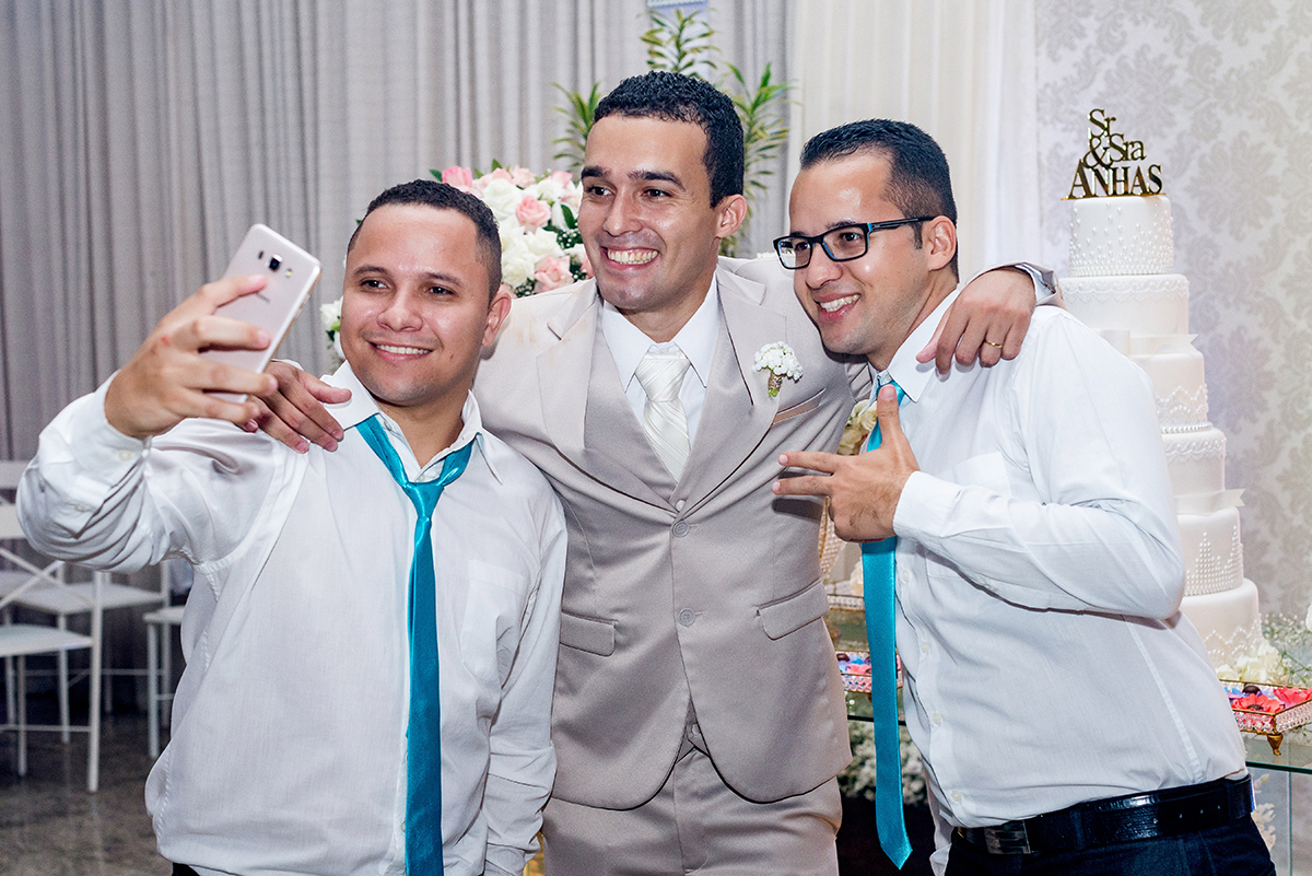 casais fotografos, vestido de noiva, terno de noivo, fotografos em cubatão, festa de casamento no acic, acic cubatão, claudia cordeiro decoração, decoração clean, decoração dourado com branco, noivos na bolsa do cafe, claudia cordeiro decoração, duda dec 