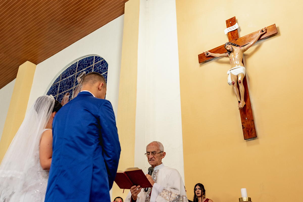 dia, noiva, preparação da noiva, casamento, bride, fotografia em são vicente, fotografos de casamento, estudio de fotografia, noiva de trança, penteado para noiva, vestido de noiva, buque rosa, entra da noiva, fotografia de casamento, são vicente