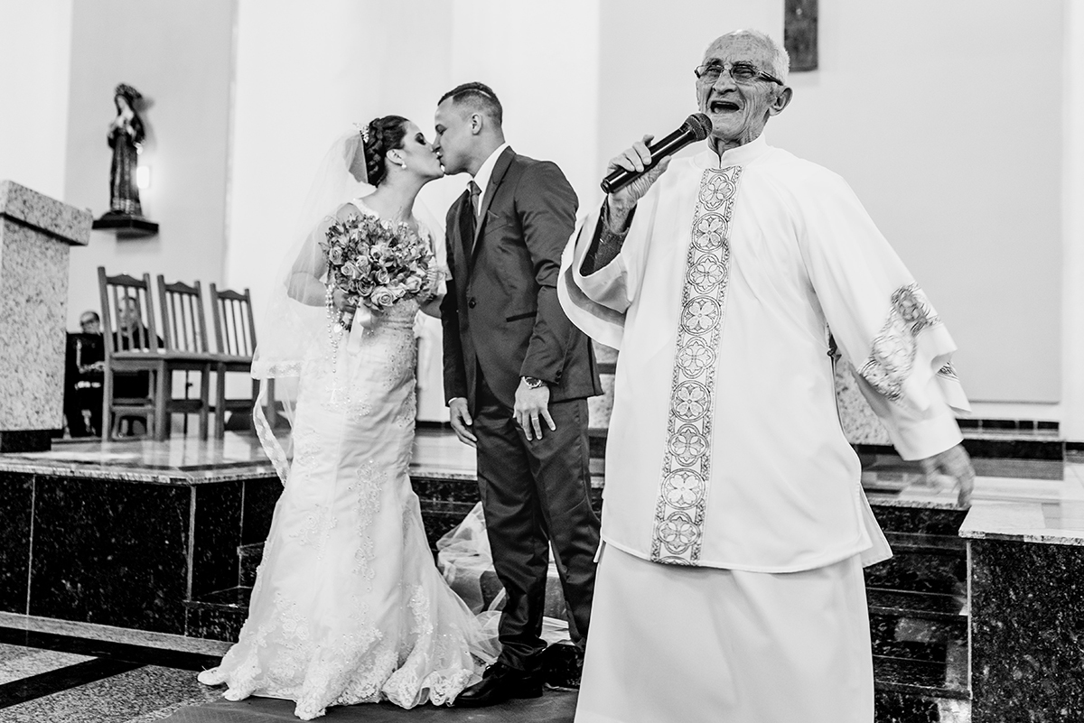 casamento na igreja nossa senha do perpetuo socorro em santos, fotografos de casamento, olhares dos noivos, fotos de casamento, fotografo de casamento em praia grande, fotografo de casamento em santos