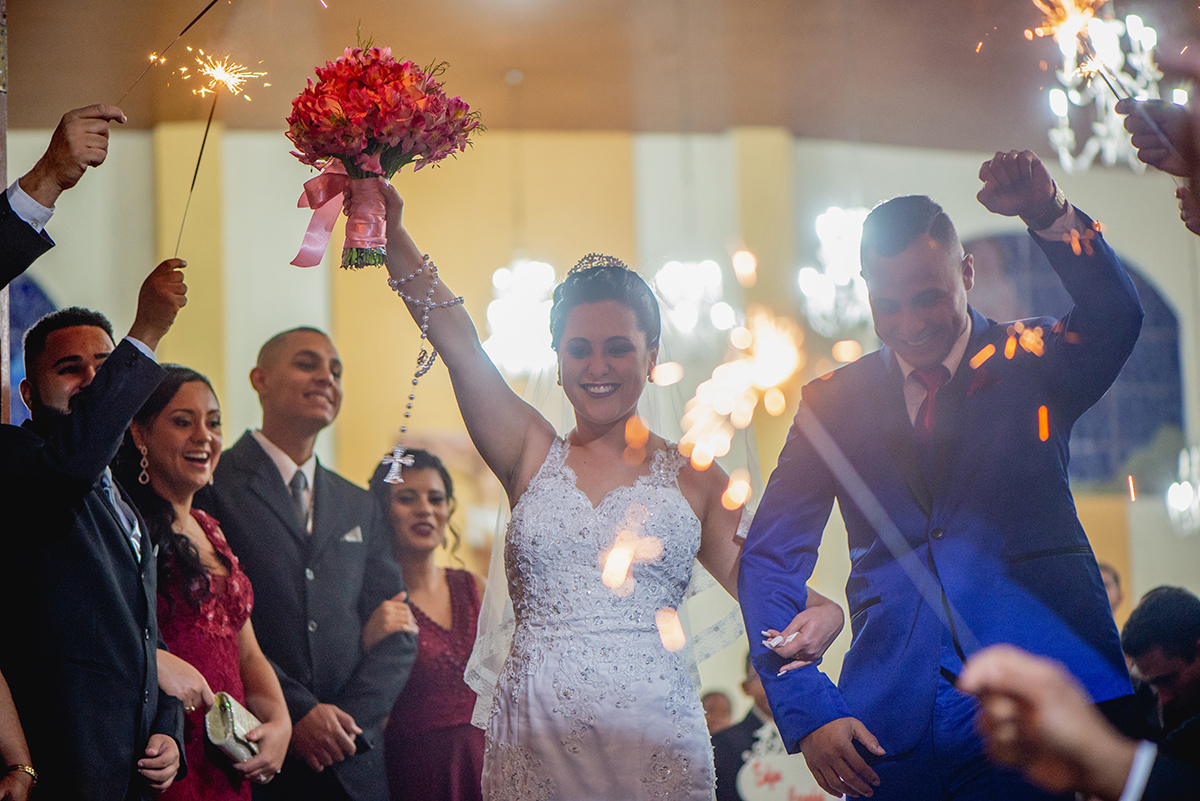 casamento na igreja nossa senha do perpetuo socorro em santos, fotografos de casamento, olhares dos noivos, fotos de casamento, fotografo de casamento em praia grande, fotografo de casamento em santos, saida dos noivos