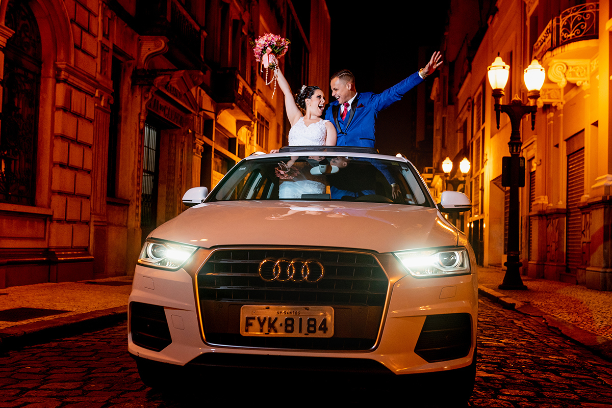 casamento na igreja nossa senha do perpetuo socorro em santos, fotografos de casamento, olhares dos noivos, fotos de casamento, fotografo de casamento em praia grande, fotografo de casamento em santos, fotos externas, noivos na bolsa do cafe santos.