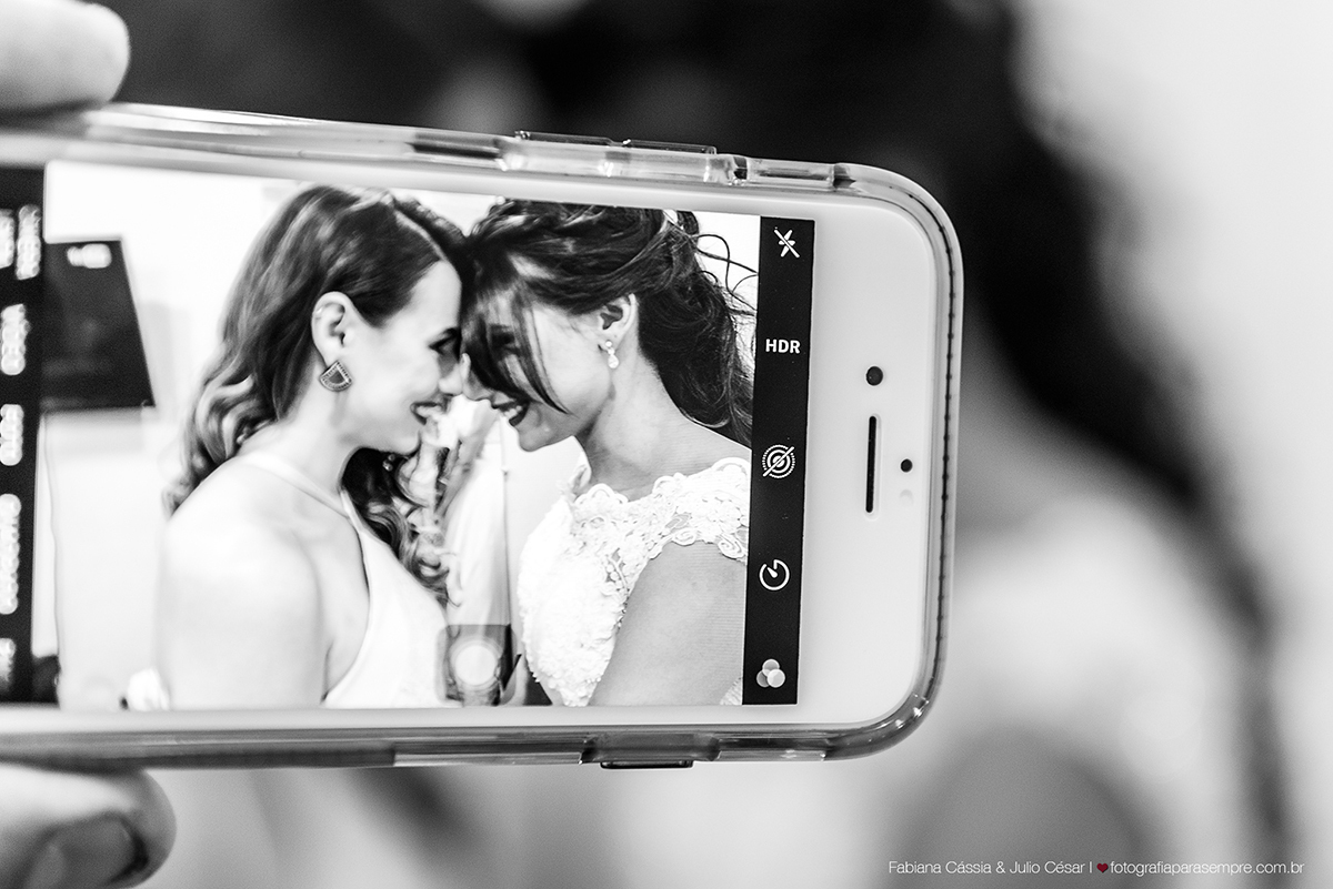 brinco da noiva,  madrinha de rosa claro, vestido madrinha rosé, vestido madrinha rosa claro, casamento na igreja, essencial studio, Dia da Noiva na Larissa, igreja adorai, casamento na igreja adorai, comunidade evangelica adorai, buque artificial, noivo 