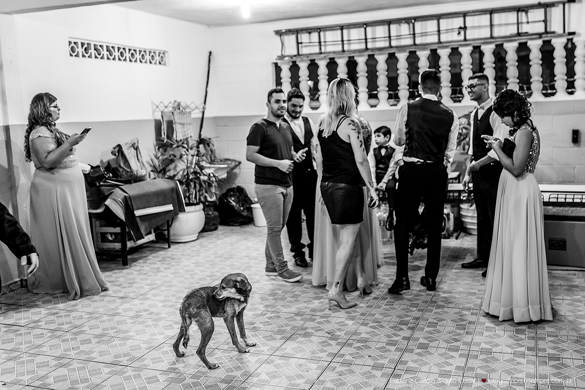 brinco da noiva,  madrinha de rosa claro, vestido madrinha rosé, vestido madrinha rosa claro, casamento na igreja, essencial studio, Dia da Noiva na Larissa, igreja adorai, casamento na igreja adorai, comunidade evangelica adorai, buque artificial, noivo 