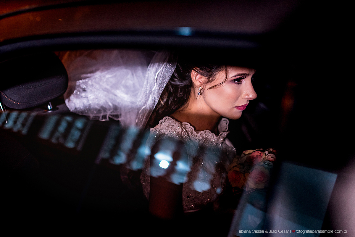 brinco da noiva,  madrinha de rosa claro, vestido madrinha rosé, vestido madrinha rosa claro, casamento na igreja, essencial studio, Dia da Noiva na Larissa, igreja adorai, casamento na igreja adorai, comunidade evangelica adorai, buque artificial, noivo 
