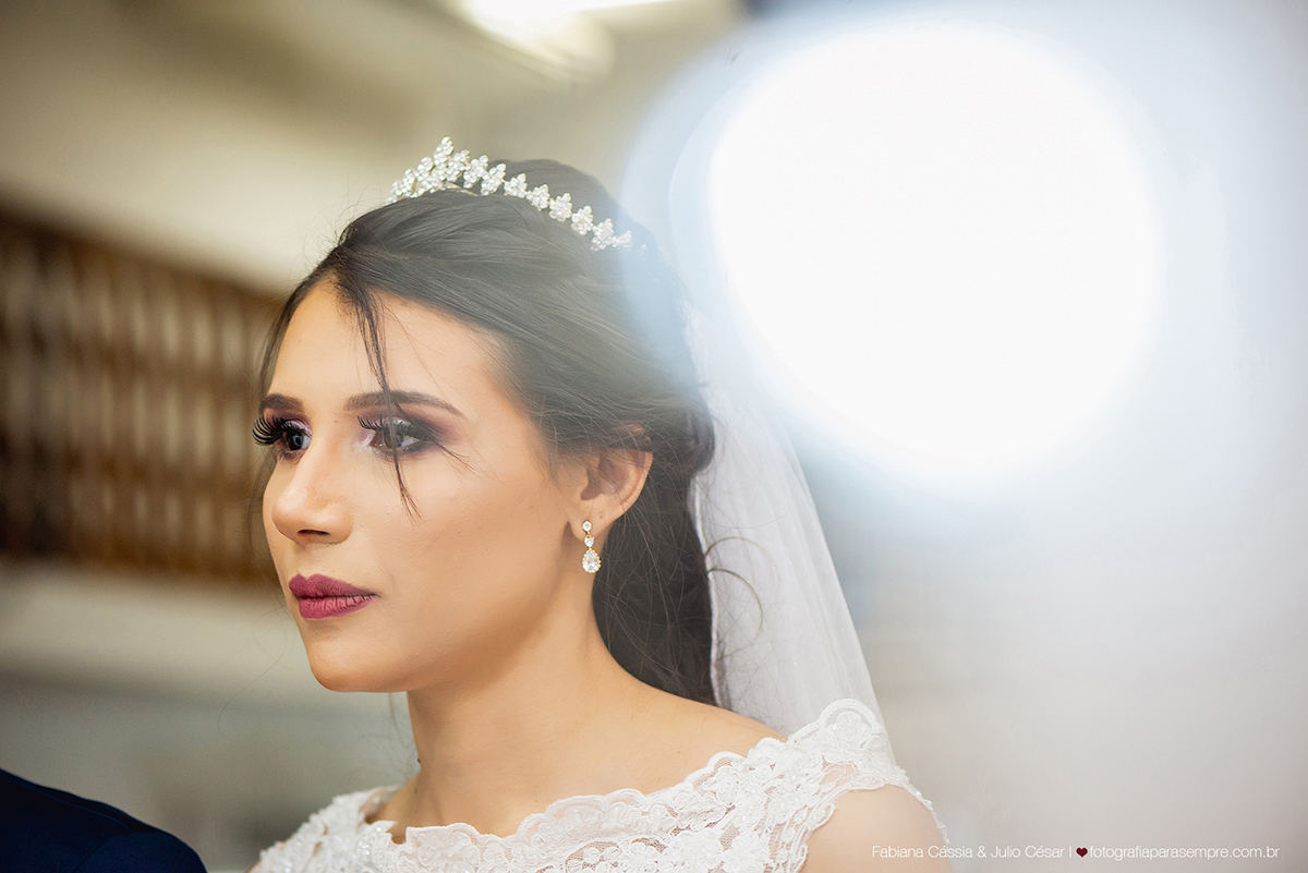 brinco da noiva,  madrinha de rosa claro, vestido madrinha rosé, vestido madrinha rosa claro, casamento na igreja, essencial studio, Dia da Noiva na Larissa, igreja adorai, casamento na igreja adorai, comunidade evangelica adorai, buque artificial, noivo 