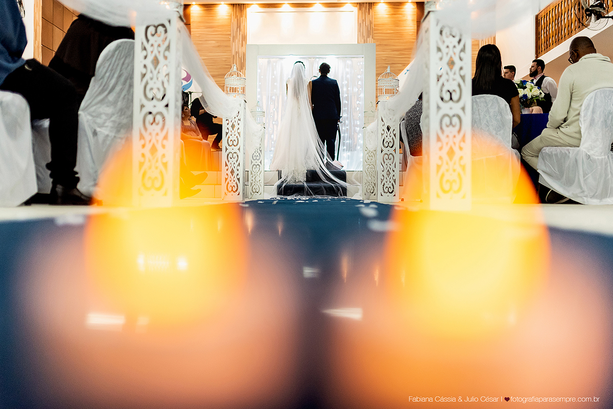 brinco da noiva,  madrinha de rosa claro, vestido madrinha rosé, vestido madrinha rosa claro, casamento na igreja, essencial studio, Dia da Noiva na Larissa, igreja adorai, casamento na igreja adorai, comunidade evangelica adorai, buque artificial, noivo 