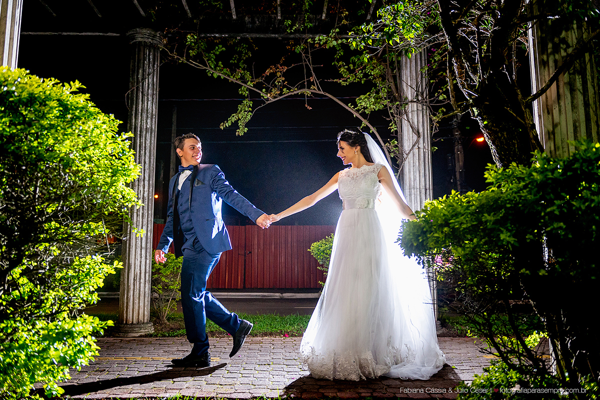 brinco da noiva,  madrinha de rosa claro, vestido madrinha rosé, vestido madrinha rosa claro, casamento na igreja, essencial studio, Dia da Noiva na Larissa, igreja adorai, casamento na igreja adorai, comunidade evangelica adorai, buque artificial, noivo 