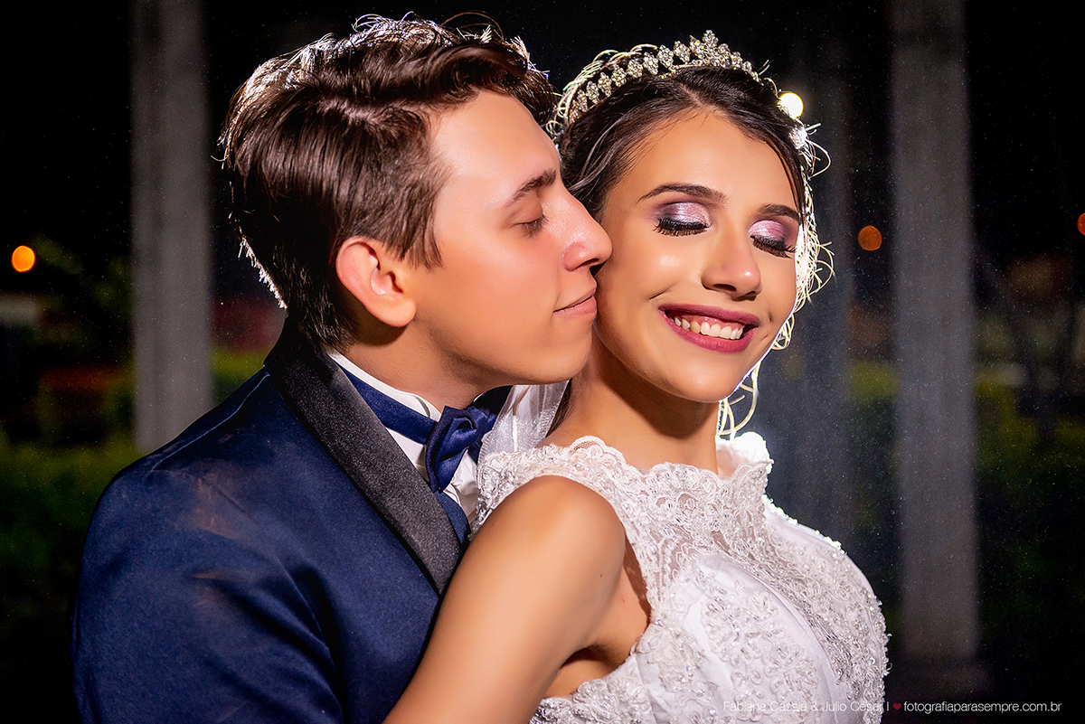 brinco da noiva,  madrinha de rosa claro, vestido madrinha rosé, vestido madrinha rosa claro, casamento na igreja, essencial studio, Dia da Noiva na Larissa, igreja adorai, casamento na igreja adorai, comunidade evangelica adorai, buque artificial, noivo 