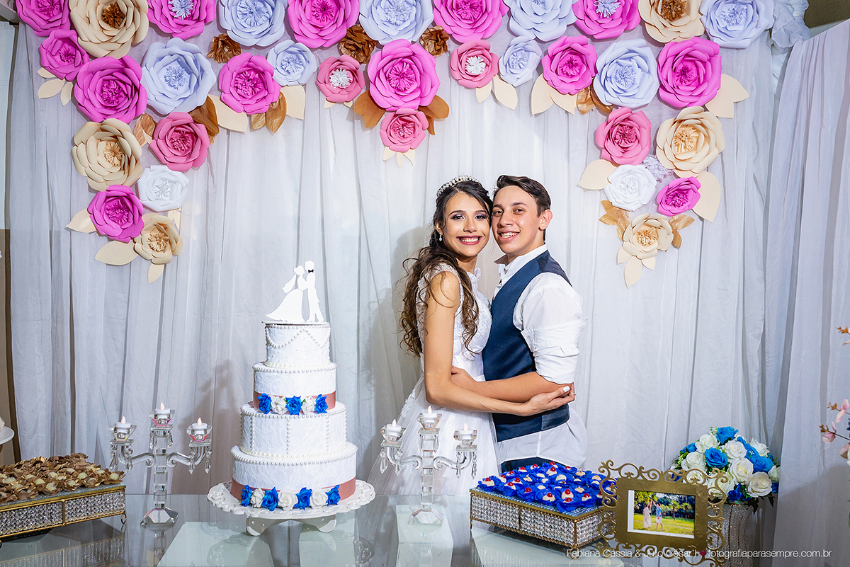 brinco da noiva,  madrinha de rosa claro, vestido madrinha rosé, vestido madrinha rosa claro, casamento na igreja, essencial studio, Dia da Noiva na Larissa, igreja adorai, casamento na igreja adorai, comunidade evangelica adorai, buque artificial, noivo 