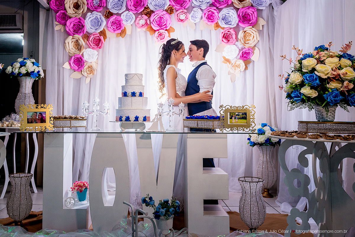 brinco da noiva,  madrinha de rosa claro, vestido madrinha rosé, vestido madrinha rosa claro, casamento na igreja, essencial studio, Dia da Noiva na Larissa, igreja adorai, casamento na igreja adorai, comunidade evangelica adorai, buque artificial, noivo 