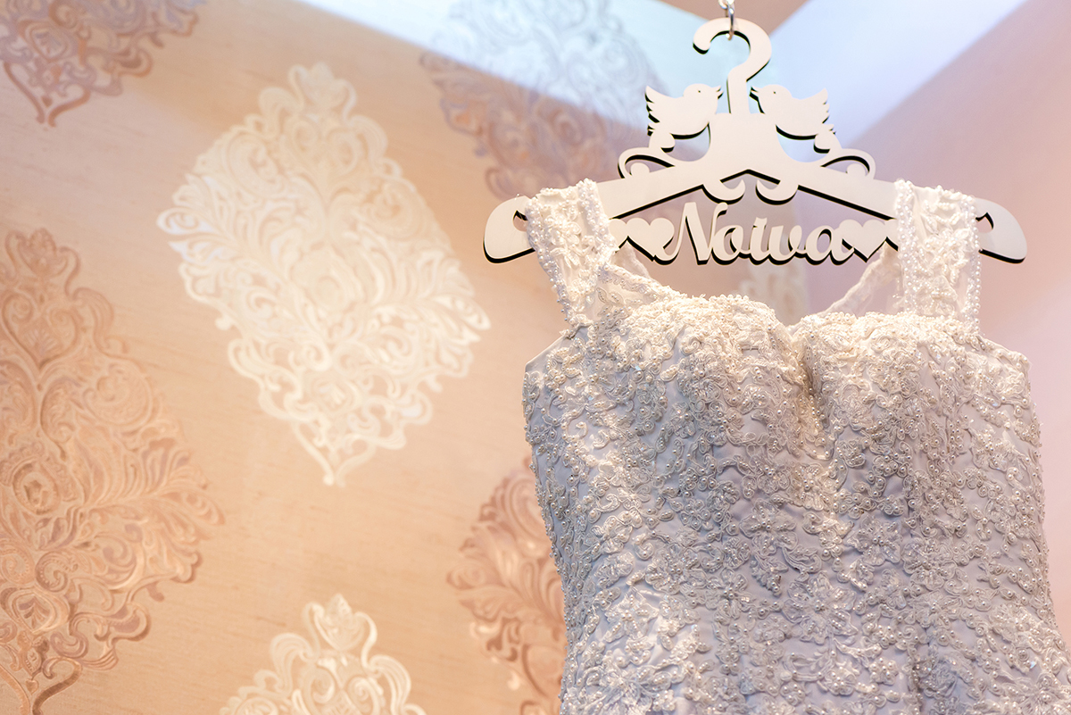 dia da noiva na mariana assis lounge, lounge mariana assis, vestido de noiva, noiva gordinha, casamento no abrescas, buque de rosas vermelhas, penteado princesa, dia no noivo na barber shape, madrinhas de vinho, cascata de samambaia