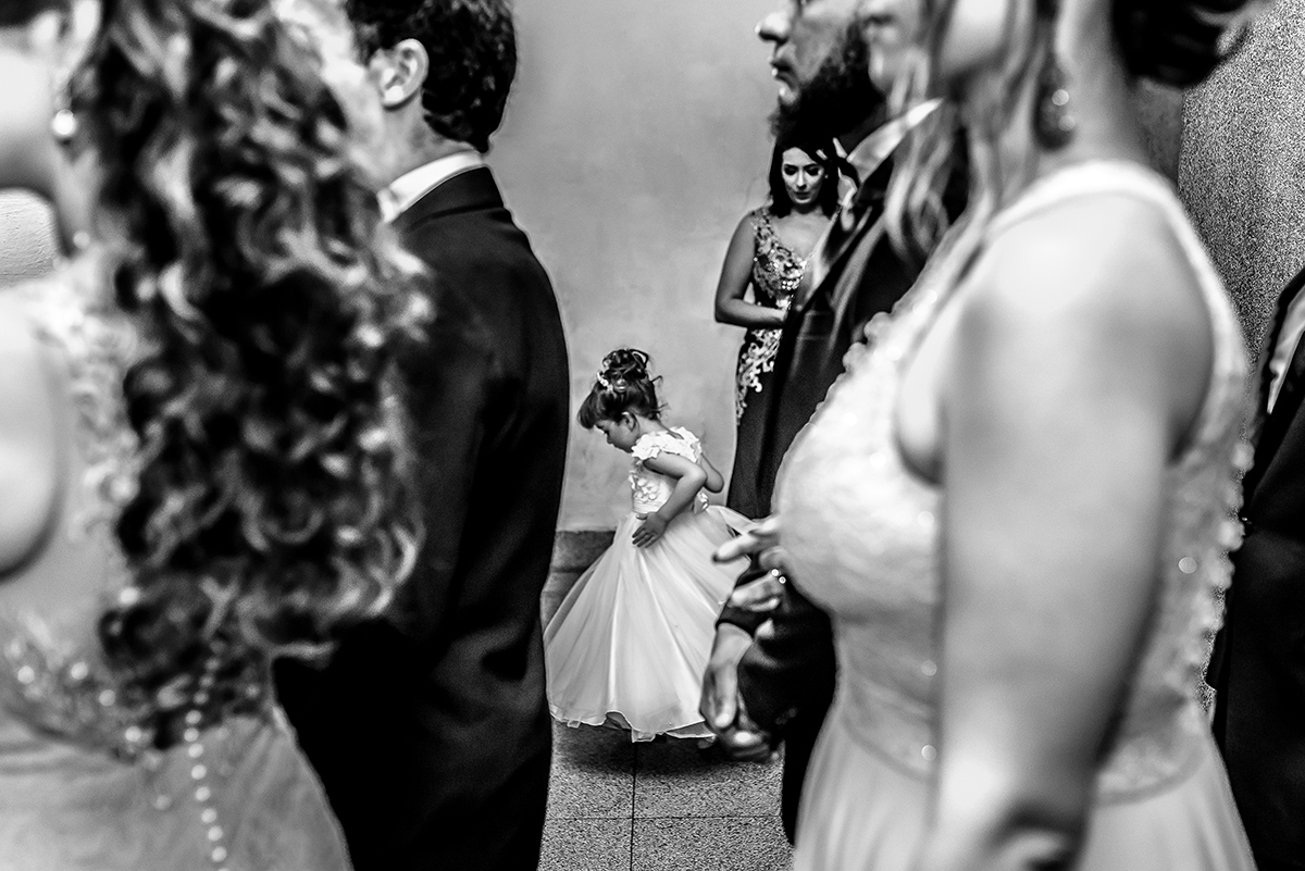 dia da noiva na mariana assis lounge, lounge mariana assis, vestido de noiva, noiva gordinha, casamento no abrescas, buque de rosas vermelhas, penteado princesa, dia no noivo na barber shape, madrinhas de vinho, cascata de samambaia