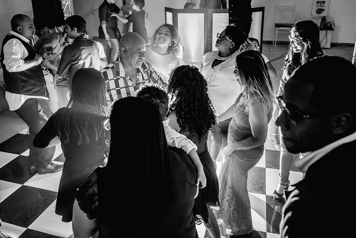 dia da noivo em apartamento, dia da noiva no hotel, noivas de são vicente, noiva de allstar, brinco da noiva, casamento na capela, casamento na capelinha, escola de samba no casamento, salão celebrar, dj beto freire