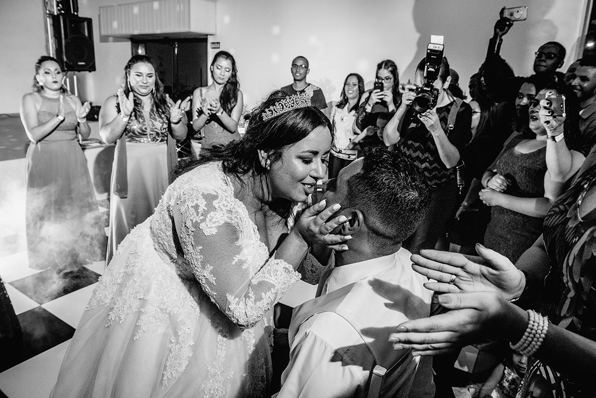 dia da noivo em apartamento, dia da noiva no hotel, noivas de são vicente, noiva de allstar, brinco da noiva, casamento na capela, casamento na capelinha, escola de samba no casamento, salão celebrar, dj beto freire