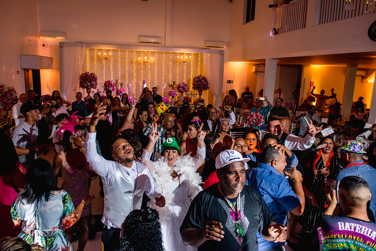 dia da noivo em apartamento, dia da noiva no hotel, noivas de são vicente, noiva de allstar, brinco da noiva, casamento na capela, casamento na capelinha, escola de samba no casamento, salão celebrar, dj beto freire