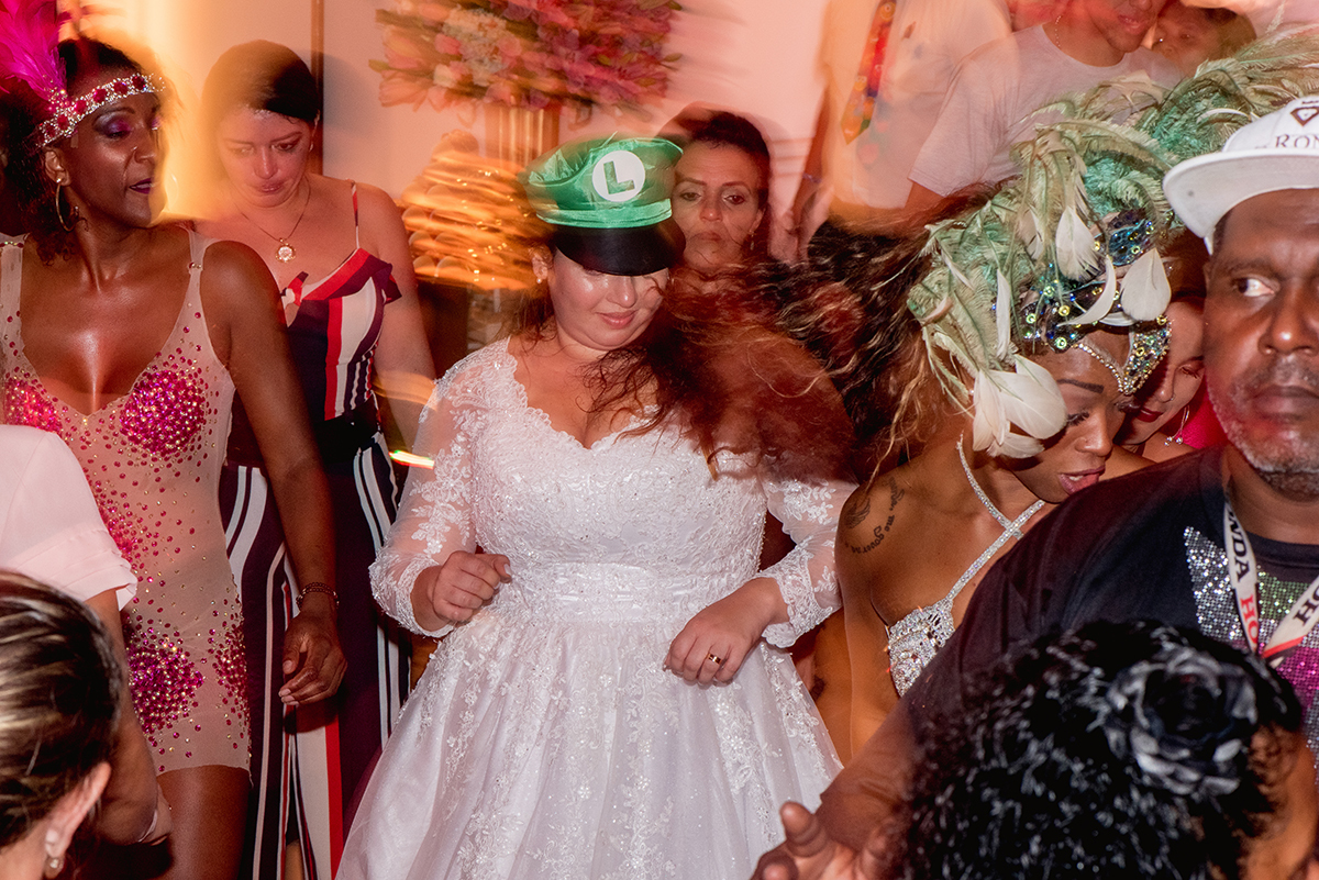 dia da noivo em apartamento, dia da noiva no hotel, noivas de são vicente, noiva de allstar, brinco da noiva, casamento na capela, casamento na capelinha, escola de samba no casamento, salão celebrar, dj beto freire