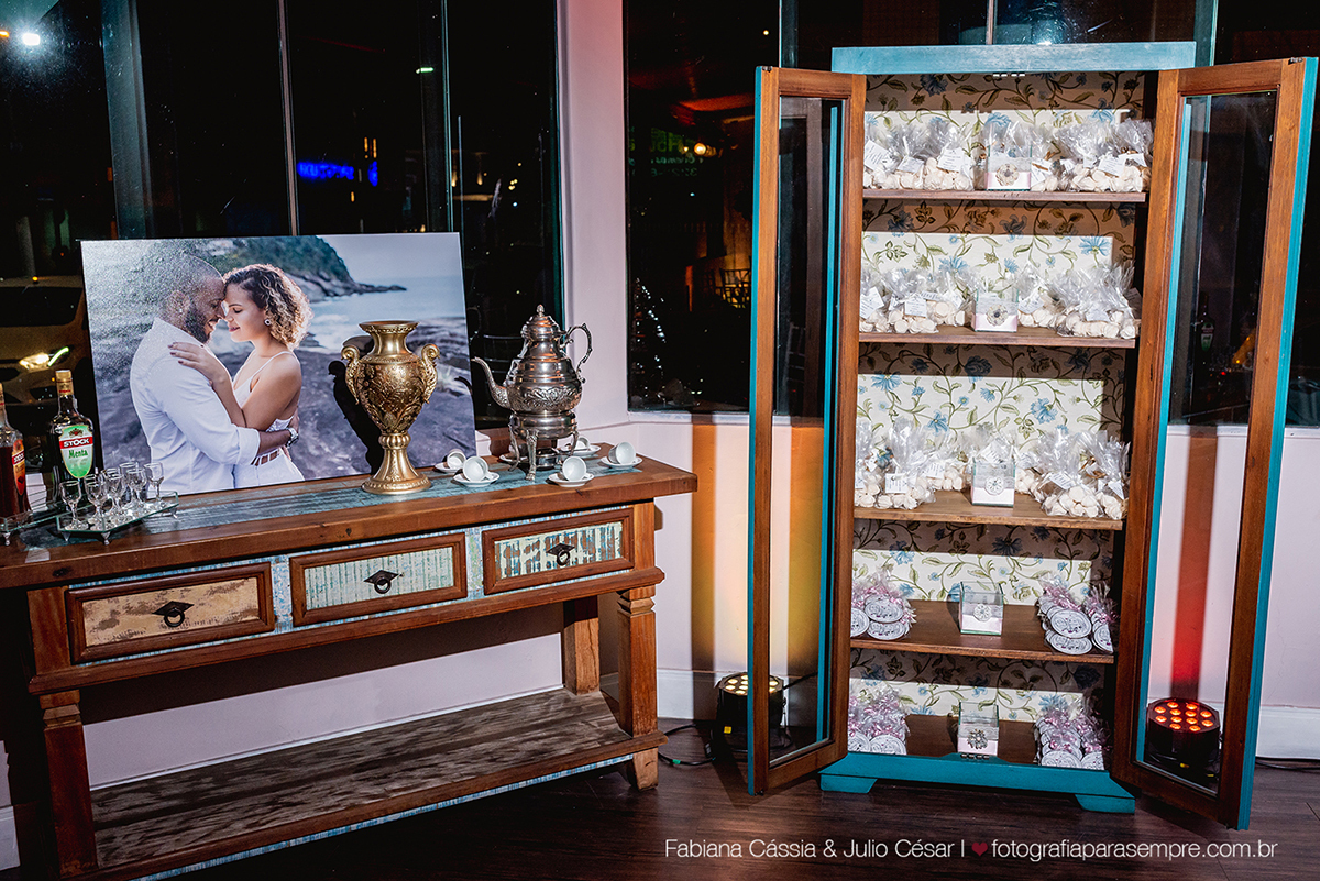 dia da noiva na casa 67, casa 67 santos, casamento na igreja nossa senhora dos navegantes, buffet green house, buque tns pasteis, noiva do raul gama, raul gama makeup, ensaio de noivos na pinacoteca, decoração de casamento, topo de bolo engraçado.