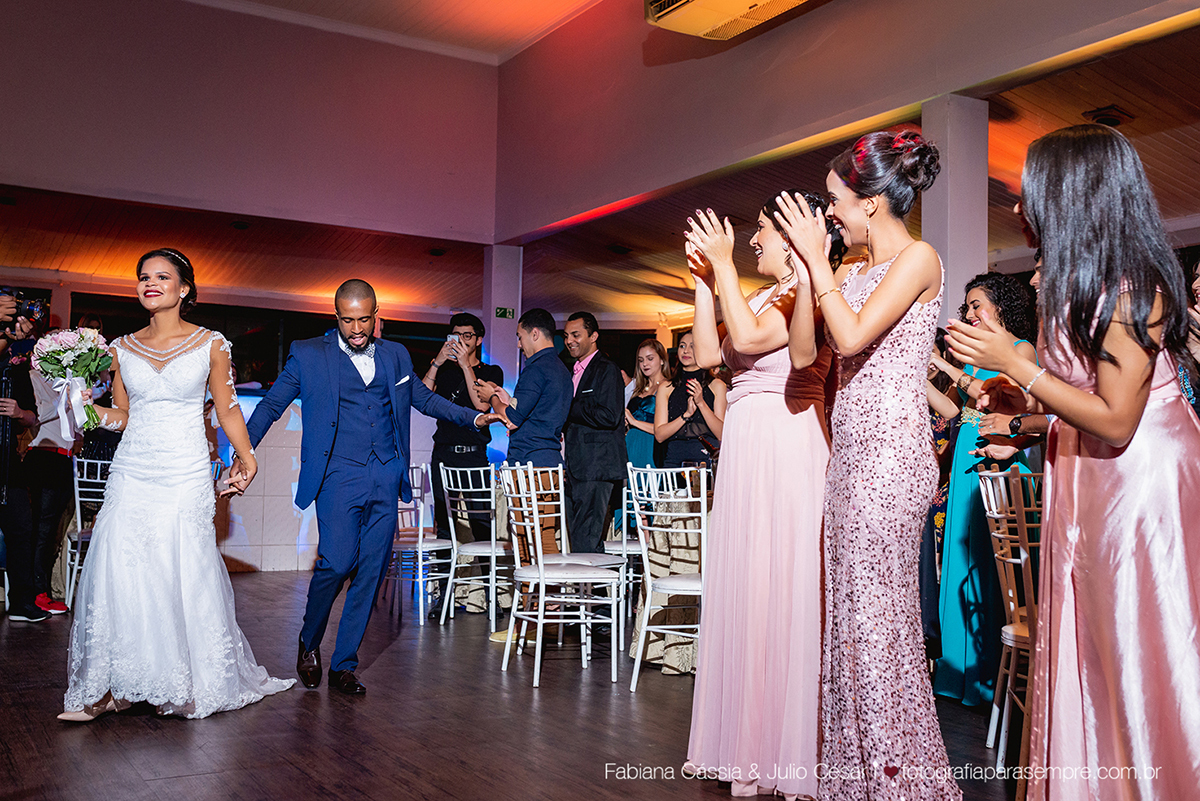 dia da noiva na casa 67, casa 67 santos, casamento na igreja nossa senhora dos navegantes, buffet green house, buque tns pasteis, noiva do raul gama, raul gama makeup, ensaio de noivos na pinacoteca, decoração de casamento, topo de bolo engraçado.