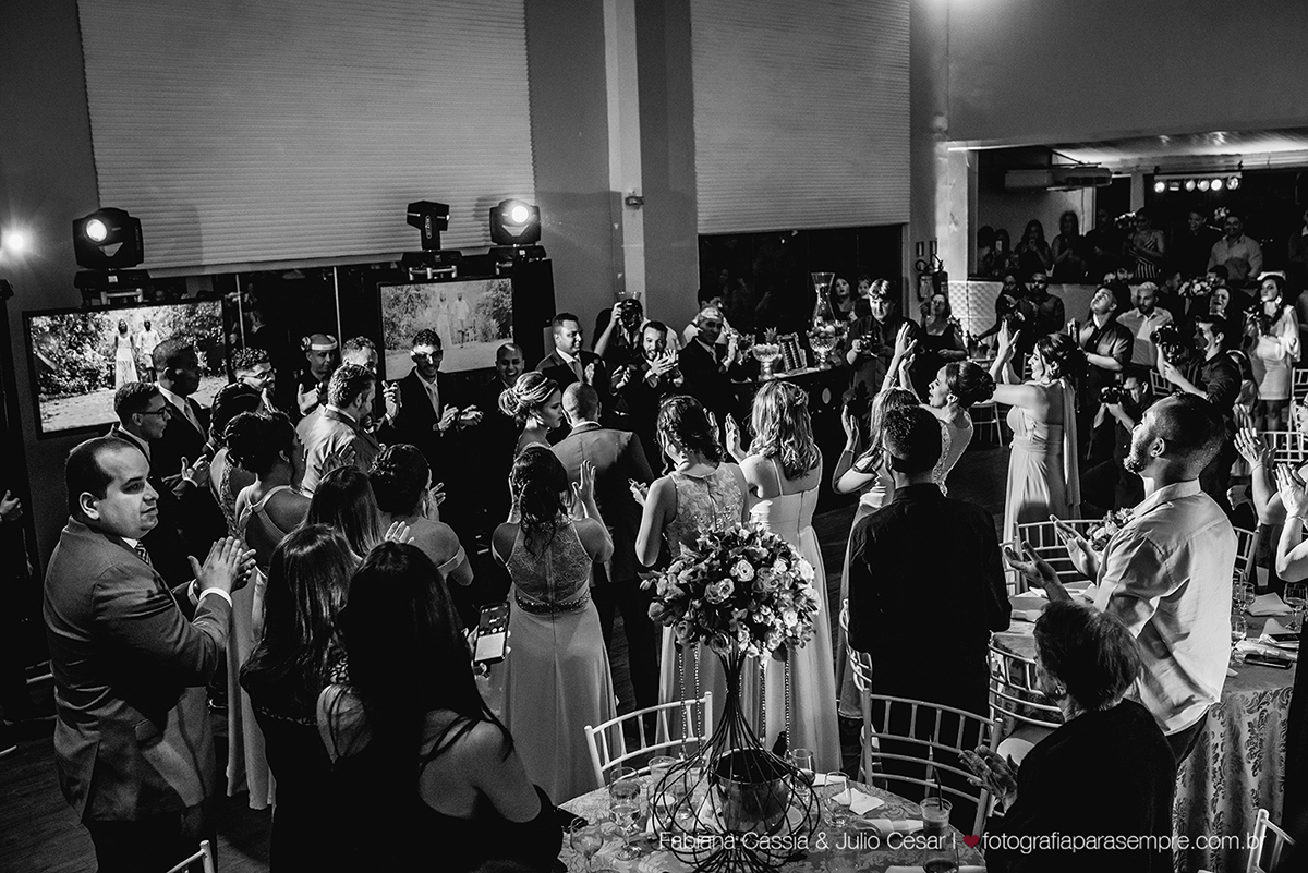 dia da noiva na casa 67, casa 67 santos, casamento na igreja nossa senhora dos navegantes, buffet green house, buque tns pasteis, noiva do raul gama, raul gama makeup, ensaio de noivos na pinacoteca, decoração de casamento, topo de bolo engraçado.