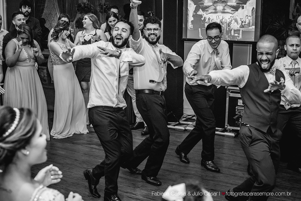 dia da noiva na casa 67, casa 67 santos, casamento na igreja nossa senhora dos navegantes, buffet green house, buque tns pasteis, noiva do raul gama, raul gama makeup, ensaio de noivos na pinacoteca, decoração de casamento, topo de bolo engraçado.