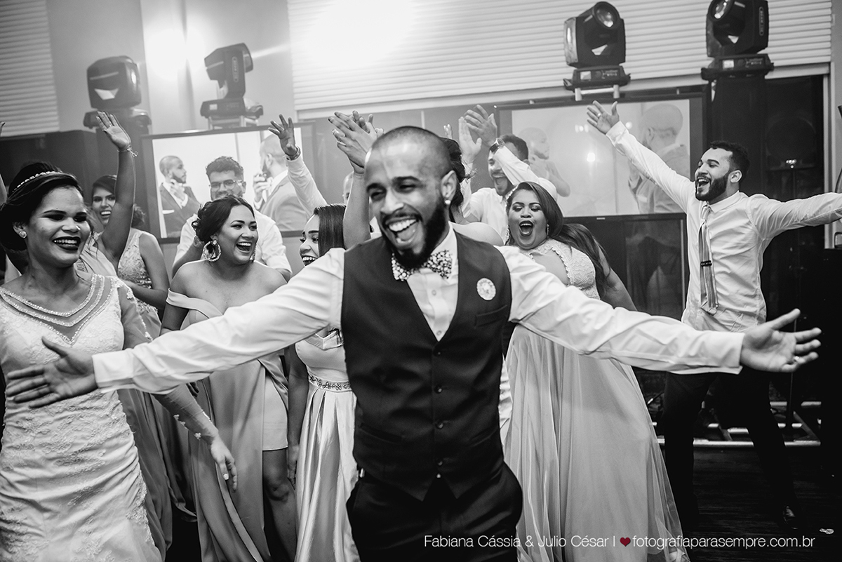 dia da noiva na casa 67, casa 67 santos, casamento na igreja nossa senhora dos navegantes, buffet green house, buque tns pasteis, noiva do raul gama, raul gama makeup, ensaio de noivos na pinacoteca, decoração de casamento, topo de bolo engraçado.