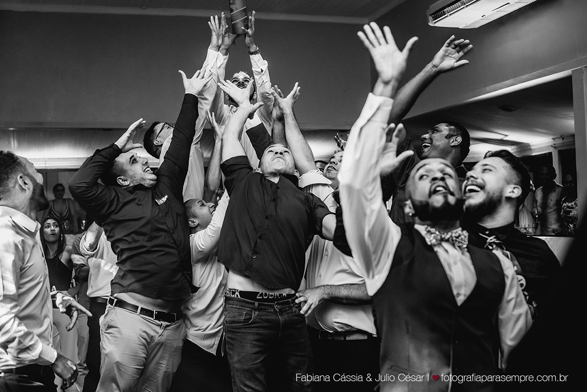 dia da noiva na casa 67, casa 67 santos, casamento na igreja nossa senhora dos navegantes, buffet green house, buque tns pasteis, noiva do raul gama, raul gama makeup, ensaio de noivos na pinacoteca, decoração de casamento, topo de bolo engraçado.