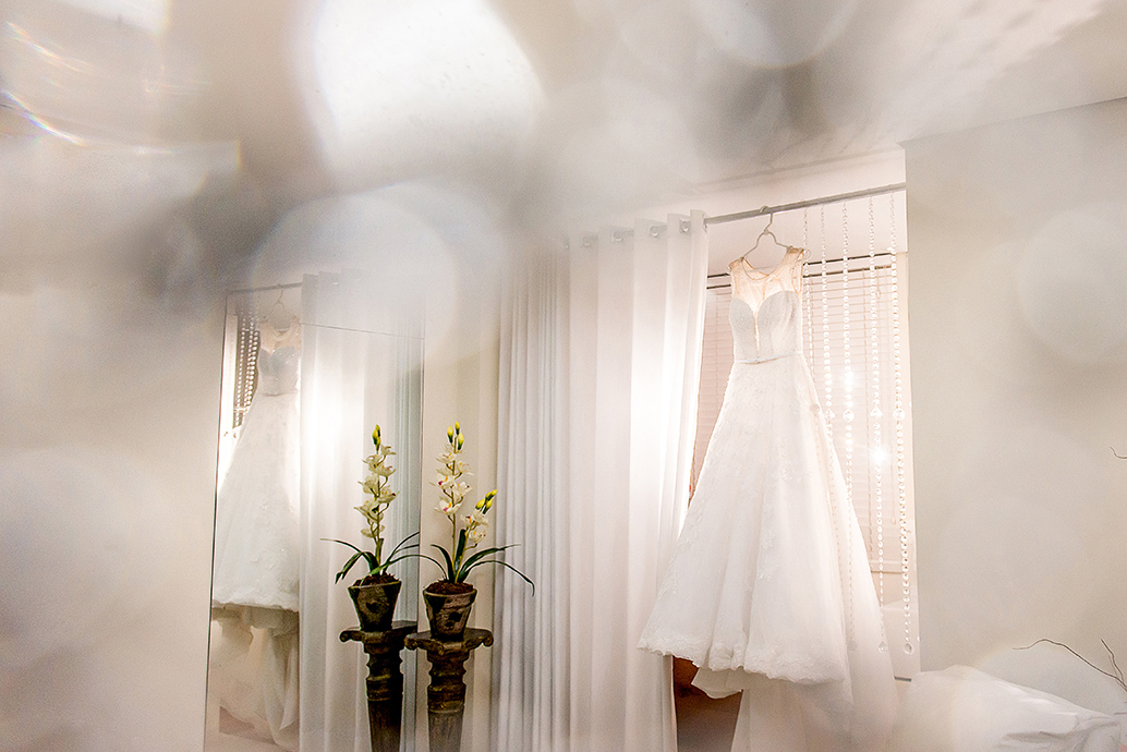 dia da noiva esfinges, buffet dilma, fotografia de casamento em são vicente, madrinhas de azul, baloes de gas helio, balada de casamento, sapaitinho da noiva, vaca no sapatinho da noiva, valsa dos noivos, crianças no casamento.