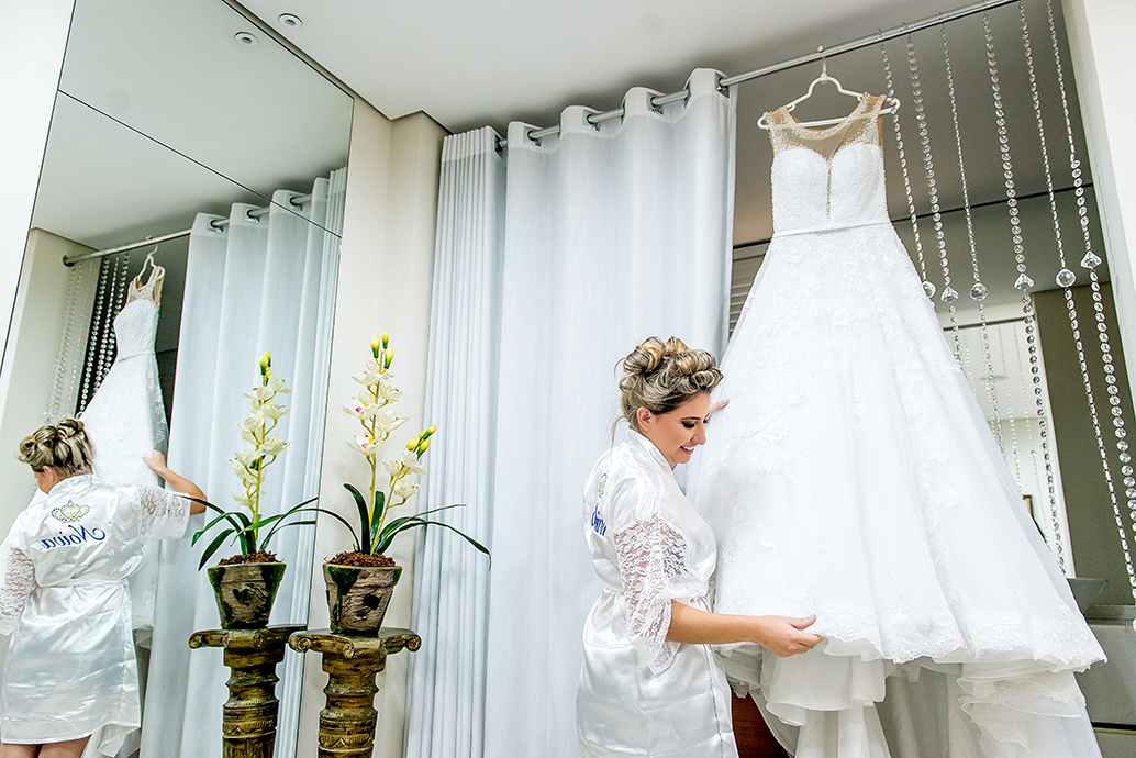 dia da noiva esfinges, buffet dilma, fotografia de casamento em são vicente, madrinhas de azul, baloes de gas helio, balada de casamento, sapaitinho da noiva, vaca no sapatinho da noiva, valsa dos noivos, crianças no casamento.