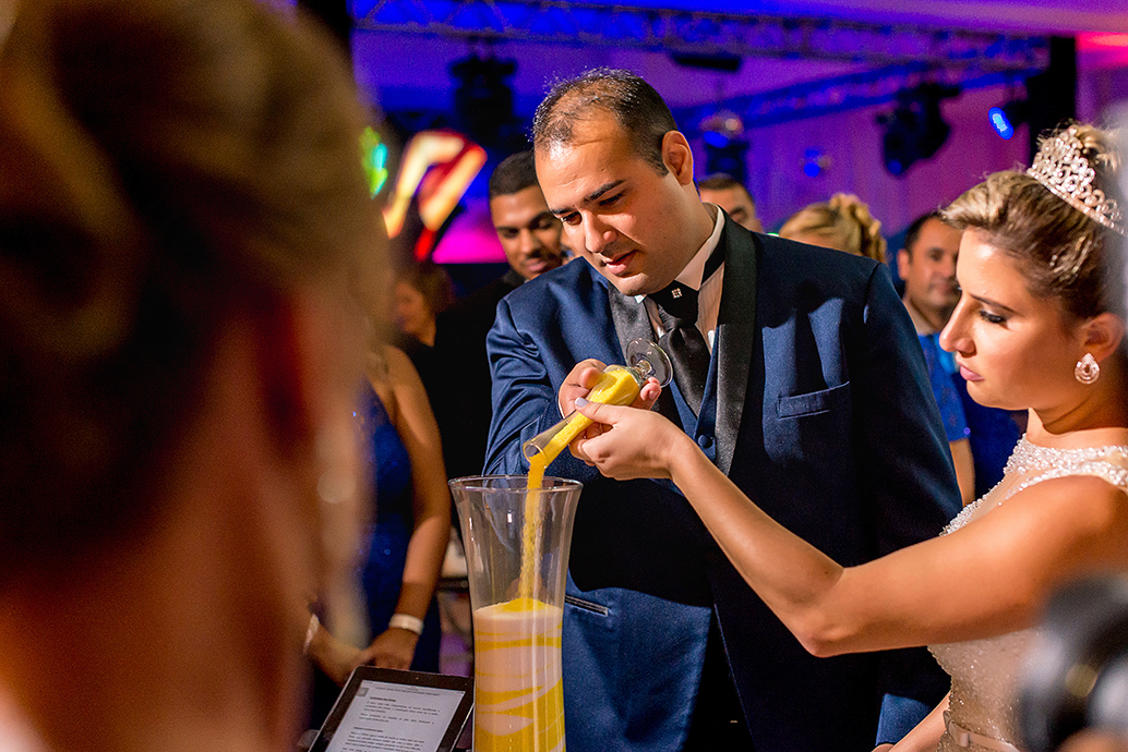 dia da noiva esfinges, buffet dilma, fotografia de casamento em são vicente, madrinhas de azul, baloes de gas helio, balada de casamento, sapaitinho da noiva, vaca no sapatinho da noiva, valsa dos noivos, crianças no casamento.