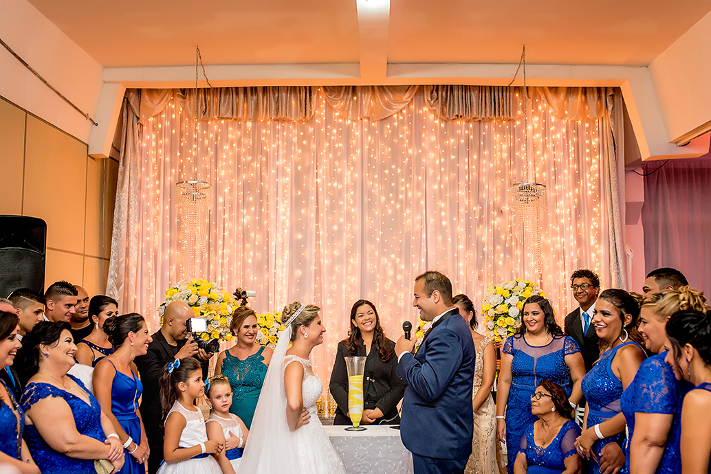 dia da noiva esfinges, buffet dilma, fotografia de casamento em são vicente, madrinhas de azul, baloes de gas helio, balada de casamento, sapaitinho da noiva, vaca no sapatinho da noiva, valsa dos noivos, crianças no casamento.