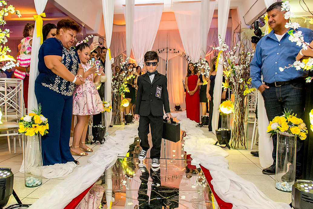 dia da noiva esfinges, buffet dilma, fotografia de casamento em são vicente, madrinhas de azul, baloes de gas helio, balada de casamento, sapaitinho da noiva, vaca no sapatinho da noiva, valsa dos noivos, crianças no casamento.