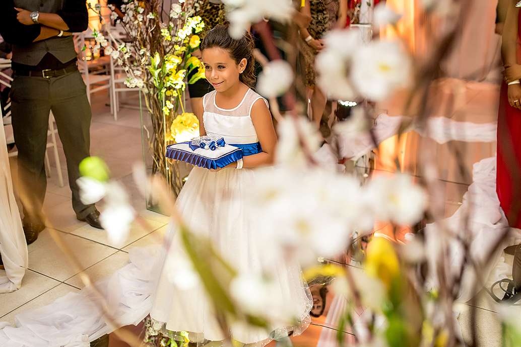 dia da noiva esfinges, buffet dilma, fotografia de casamento em são vicente, madrinhas de azul, baloes de gas helio, balada de casamento, sapaitinho da noiva, vaca no sapatinho da noiva, valsa dos noivos, crianças no casamento.