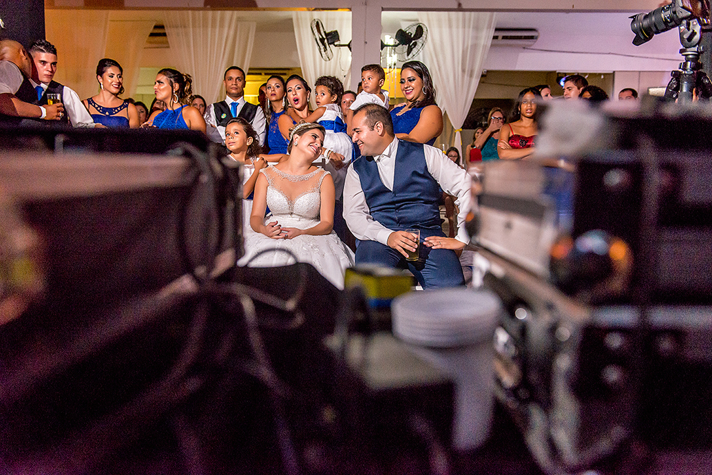 dia da noiva esfinges, buffet dilma, fotografia de casamento em são vicente, madrinhas de azul, baloes de gas helio, balada de casamento, sapaitinho da noiva, vaca no sapatinho da noiva, valsa dos noivos, crianças no casamento.