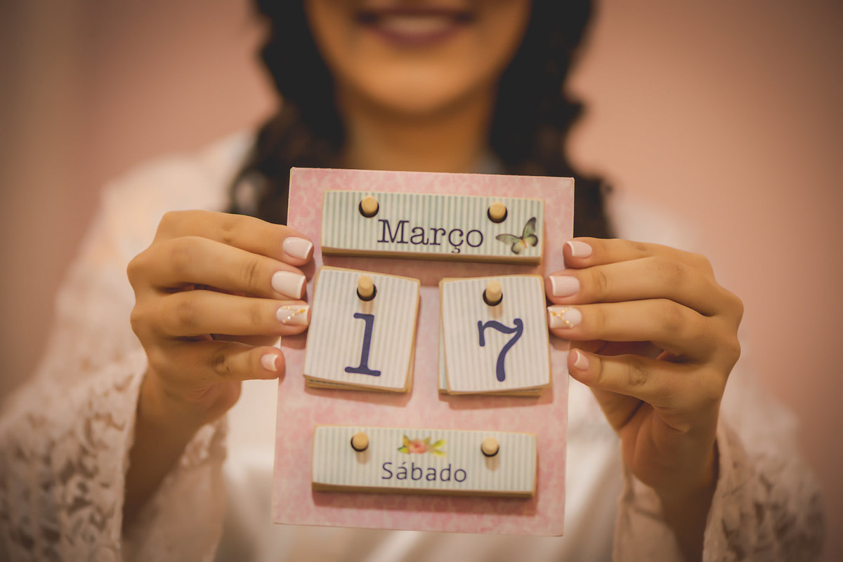 
dia da noiva na mariana assis lounge, lounge mariana assis, vestido de noiva, casamento no brunelli, buque de rosas, penteado cabelo solto , dia no noivo na barber shape, casamento na igreja são francisco, baloes de gaz helio, noivos felizes, 