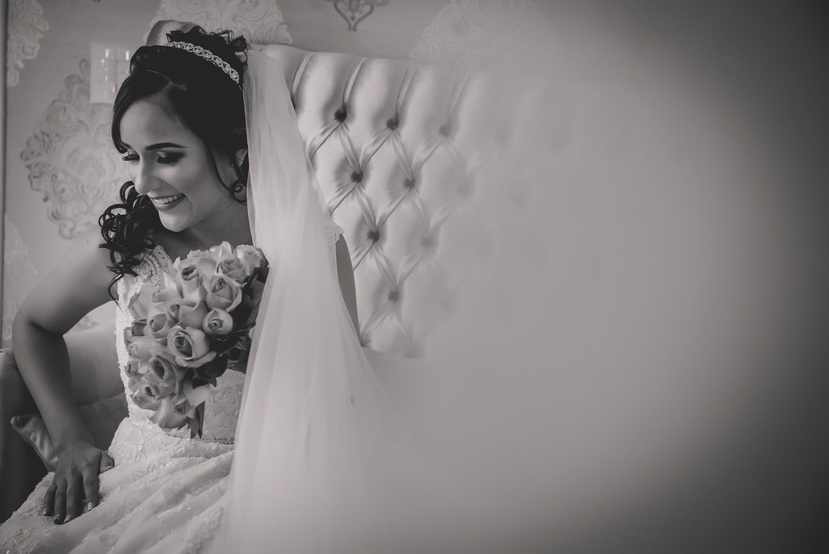 
dia da noiva na mariana assis lounge, lounge mariana assis, vestido de noiva, casamento no brunelli, buque de rosas, penteado cabelo solto , dia no noivo na barber shape, casamento na igreja são francisco, baloes de gaz helio, noivos felizes, 