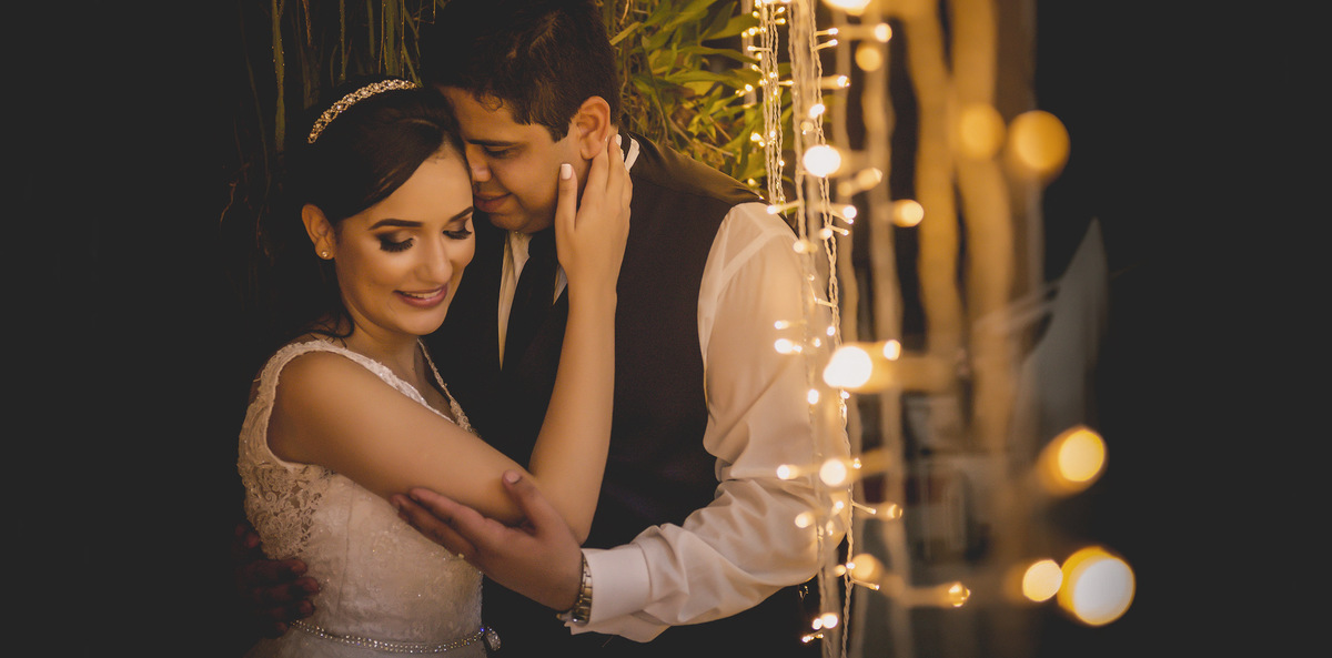 
dia da noiva na mariana assis lounge, lounge mariana assis, vestido de noiva, casamento no brunelli, buque de rosas, penteado cabelo solto , dia no noivo na barber shape, casamento na igreja são francisco, baloes de gaz helio, noivos felizes, 